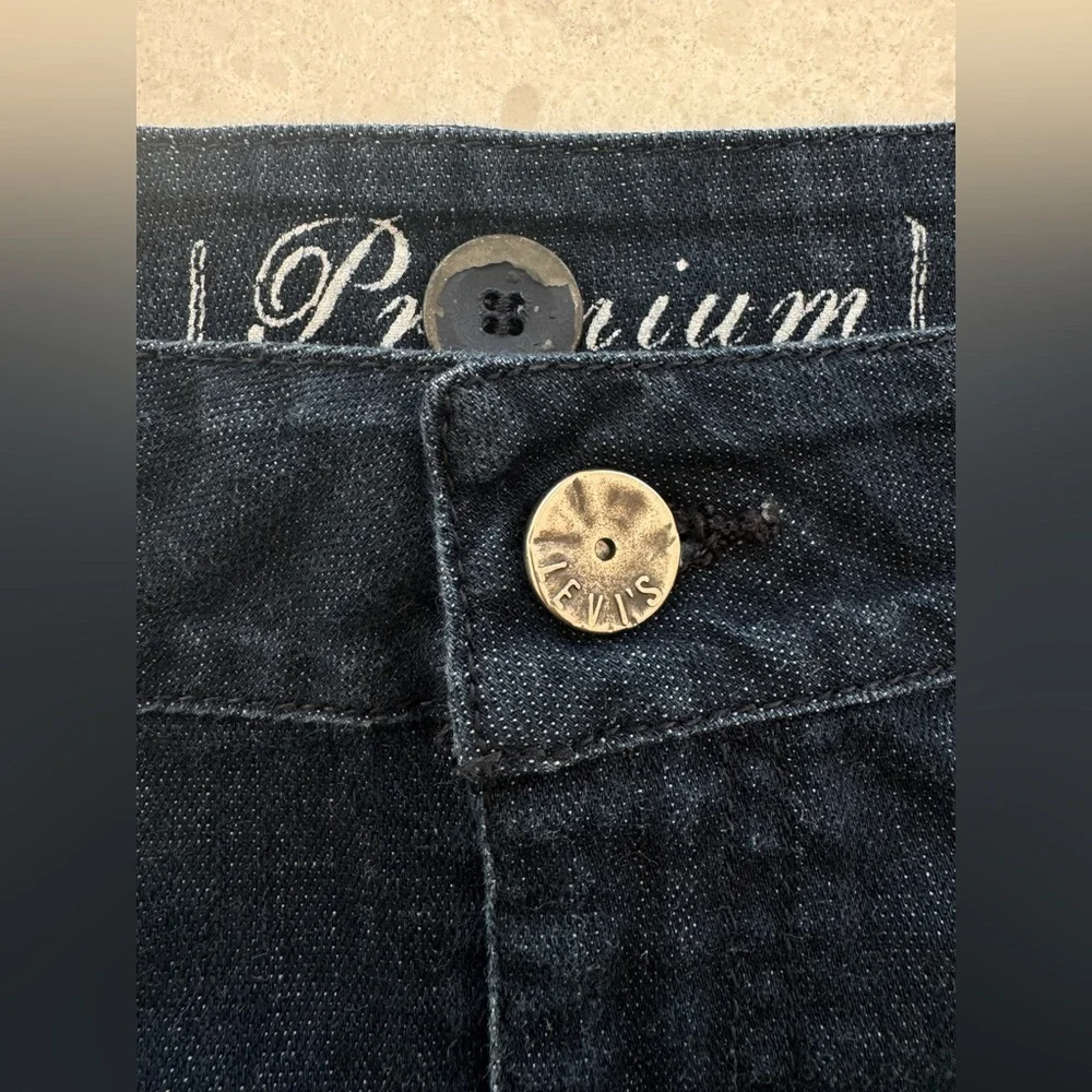 Classic Levi’s Dark Blue Denim Skirt Small